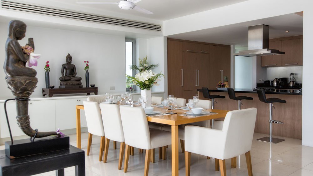 Villa Napalai Surin - Kitchen near the dining area